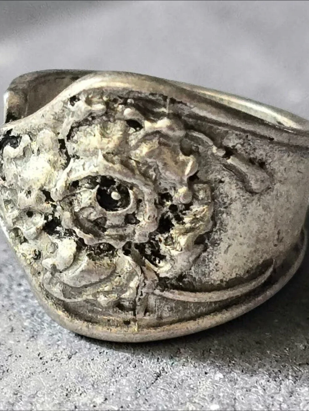 VINTAGE INSPIRED STAINLESS STEEL ROSE MOTIF TEXTURED FLORAL NEW OPEN SIZE 7 RING